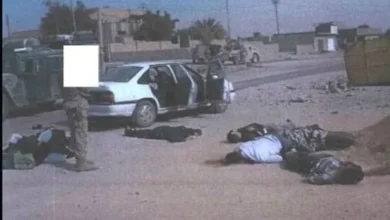 مجزرة حديثة وغيرها: كيف تم تبرئة جنود الجيش الأمريكي في العراق؟ كشفت تقارير عن تبرئة العديد من الجنود الأمريكيين في العراق رغم ارتكابهم جرائم فظيعة مثل مجزرة حديثة. في هذه الحوادث، تمت محاكمة عدد قليل من المتهمين فقط، وغالبًا ما كانت هيئة المحلفين تتكون من زملاء الجنود، مما ساهم في تبرئة المتهمين. بالإضافة إلى ذلك، تم تجاهل شهادات المدنيين العراقيين ولم تُؤخذ بعين الاعتبار، مما يعكس فشلًا كبيرًا في تحقيق العدالة.
