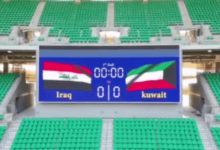 مباراة الكويت والعراق ضمن تصفيات كأس العالم 2026: إقبال جماهيري هائل وتذاكر مباعة بالكامل تستعد الكويت لاستقبال مباراة هامة في تصفيات كأس العالم 2026، حيث سيلتقي منتخبها مع نظيره العراقي يوم الثلاثاء 10 سبتمبر على ملعب جابر الدولي. المباراة شهدت إقبالاً جماهيرياً كبيراً، حيث نفدت جميع التذاكر خلال 24 ساعة فقط من طرحها للبيع عبر الإنترنت. هذا الاهتمام يعكس شدة الحماس للمباراة التي تعد خطوة حاسمة في مشوار الفريقين نحو المونديال. الاتحاد الكويتي لكرة القدم قد اتخذ تدابير تنظيمية لضمان سير المباراة بسلاسة، مع تخصيص جزء من التذاكر لمشجعي العراق أيضاً.