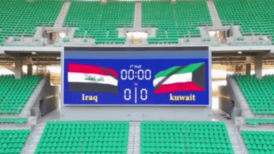 مباراة الكويت والعراق ضمن تصفيات كأس العالم 2026: إقبال جماهيري هائل وتذاكر مباعة بالكامل تستعد الكويت لاستقبال مباراة هامة في تصفيات كأس العالم 2026، حيث سيلتقي منتخبها مع نظيره العراقي يوم الثلاثاء 10 سبتمبر على ملعب جابر الدولي. المباراة شهدت إقبالاً جماهيرياً كبيراً، حيث نفدت جميع التذاكر خلال 24 ساعة فقط من طرحها للبيع عبر الإنترنت. هذا الاهتمام يعكس شدة الحماس للمباراة التي تعد خطوة حاسمة في مشوار الفريقين نحو المونديال. الاتحاد الكويتي لكرة القدم قد اتخذ تدابير تنظيمية لضمان سير المباراة بسلاسة، مع تخصيص جزء من التذاكر لمشجعي العراق أيضاً.