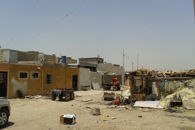 غداد – أزمة السكن في العراق: 3.6 مليون شخص يعيشون في "أحياء التجاوز" وسط تزايد الاكتظاظ السكاني أعلنت وزارة التخطيط العراقية أن حوالي ثلاثة ملايين وستمئة ألف شخص يعيشون في مناطق سكنية عشوائية تعرف محلياً بـ”أحياء التجاوز”، وتنتشر هذه الأحياء على نطاق واسع في مختلف أنحاء البلاد، مما يكشف عن أزمة سكنية حادة تهدد الاستقرار الاجتماعي وتضع ضغوطًا على الخدمات العامة.