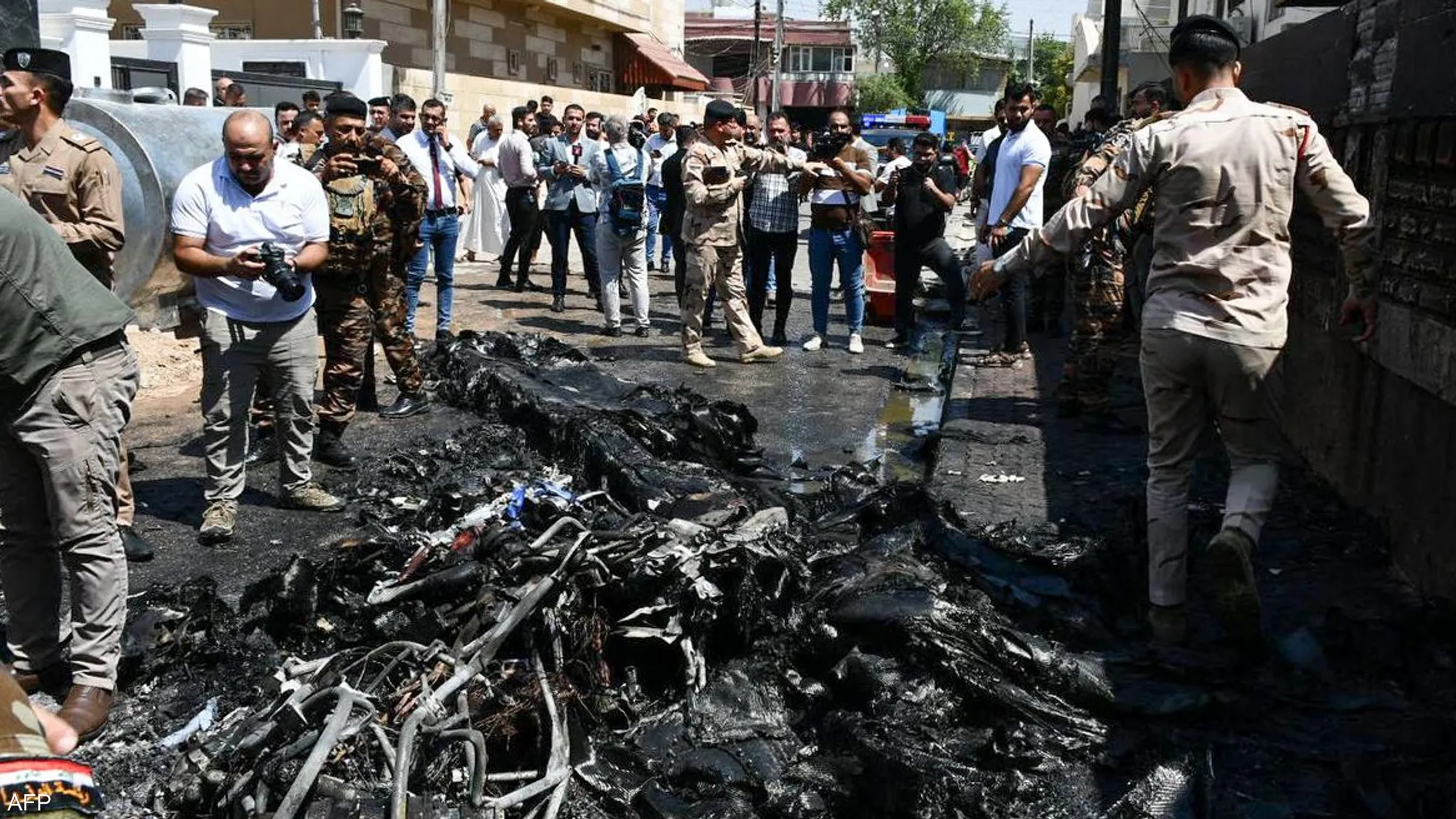 انفجار عبوة ناسفة في كركوك يسفر عن إصابة 9 أشخاص بينهم 6 أطفال كركوك - وكالات أصيب تسعة أشخاص، بينهم ستة أطفال، بجروح جراء انفجار عبوة ناسفة وضعت أمام مكتب للصيرفة في محافظة كركوك العراقية يوم السبت. وذكر مصدر في قيادة شرطة كركوك لوكالة فرانس برس أن "الحادث لم يعرف بعد إذا كانت دوافعه إرهابية أم جنائية"، مشيراً إلى أن الانفجار وقع في حي المصلى، الذي يضم غالبية تركمانية.