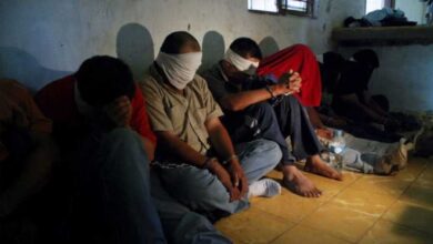 تقرير صحفي موسّع: انتهاكات حقوق الإنسان في العراق وفق تقرير منظمة النجاة لحقوق الإنسان تاريخ الإصدار: نوفمبر/تشرين الثاني 2024 مقدمة منذ الغزو الأمريكي للعراق عام 2003، يواجه العراقيون سلسلة من الانتهاكات التي طالت مختلف شرائح المجتمع، لكن أهل السنة كانوا الضحية الأبرز لهذه الانتهاكات وفقًا لتقرير منظمة النجاة لحقوق الإنسان الصادر في نوفمبر 2024. التقرير يُسلّط الضوء على عمليات القتل، التهجير القسري، التغيير الديموغرافي، والاعتقالات التعسفية التي طالت أكثر من مليون مواطن سني، بالإضافة إلى ملف المغيبين قسريًا، وانتهاكات السجون، وتفاقم ظاهرة الابتزاز والتحرش الجنسي بحق أهالي المعتقلين.