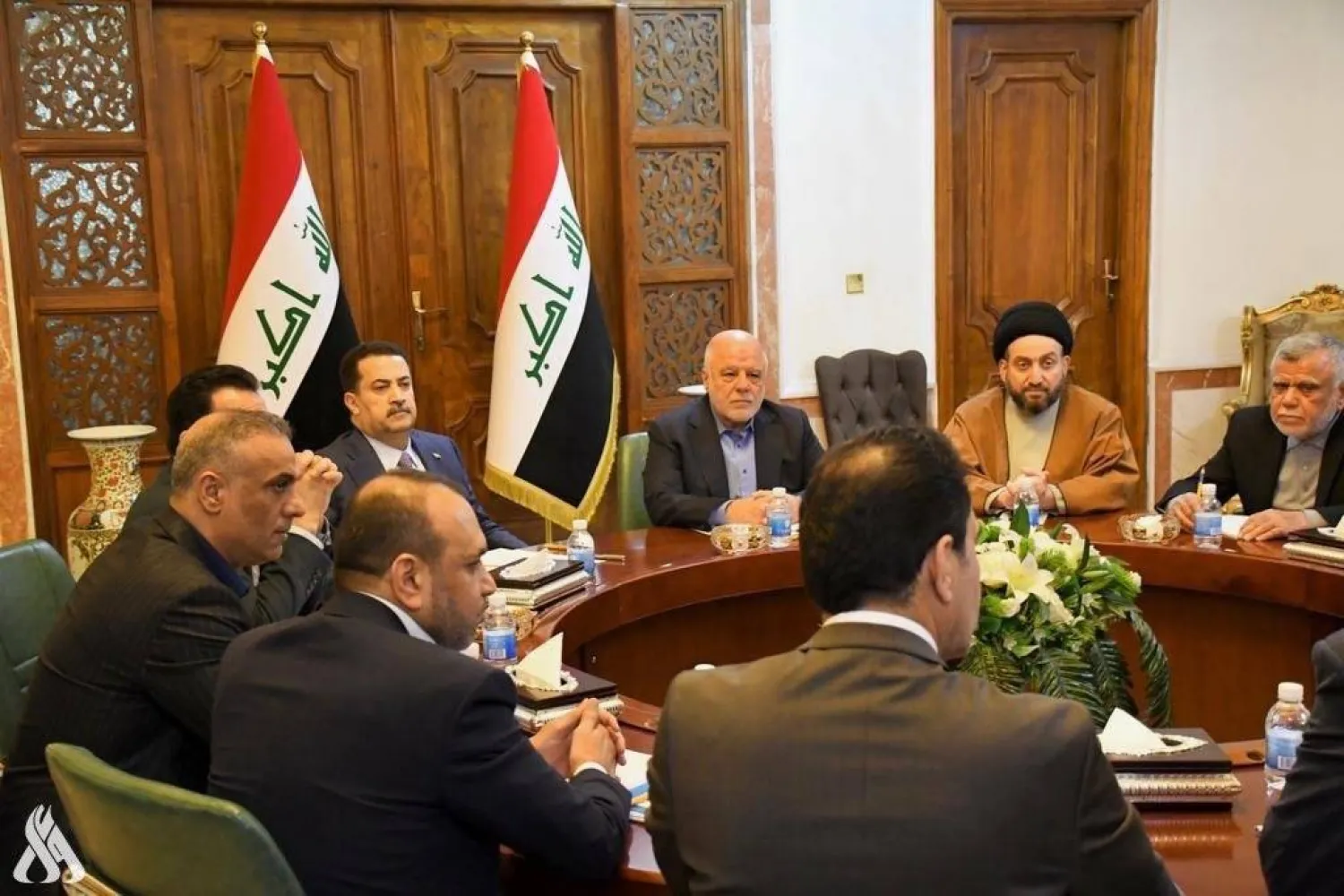 تصدّع الإطار الشيعي وتخوّفات من تكرار السيناريو السوري داخل العراق يشهد المشهد السياسي العراقي توتراً غير مسبوق، وسط تحذيرات من تغييرات داخلية قد تهدد استقرار النظام السياسي، وتصعيد إقليمي ينذر بارتدادات مباشرة على بغداد، في وقت يواجه فيه "الإطار التنسيقي" الشيعي أزمات داخلية وصراعات انتخابية قد تفضي إلى تفككه.