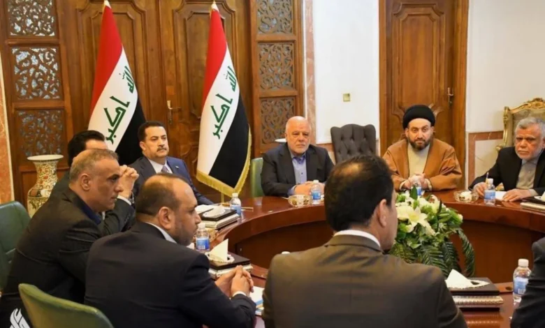تصدّع الإطار الشيعي وتخوّفات من تكرار السيناريو السوري داخل العراق يشهد المشهد السياسي العراقي توتراً غير مسبوق، وسط تحذيرات من تغييرات داخلية قد تهدد استقرار النظام السياسي، وتصعيد إقليمي ينذر بارتدادات مباشرة على بغداد، في وقت يواجه فيه "الإطار التنسيقي" الشيعي أزمات داخلية وصراعات انتخابية قد تفضي إلى تفككه.