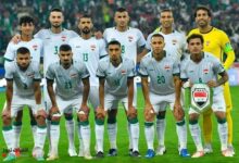 المنتخب العراقي يعلن قائمته لمعسكر إسبانيا استعداداً لكأس العالم 2026 أعلن الجهاز الفني للمنتخب الوطني العراقي قائمة اللاعبين المشاركين في المعسكر التدريبي المقرر إقامته في إسبانيا، ضمن التحضيرات النهائية لخوض نهائيات كأس العالم 2026، في إطار خطة تهدف لرفع الجاهزية الفنية والبدنية. وأكد المدرب غراهام أرنولد أن المشاركة في المونديال تمثل تجربة تاريخية للاعبين، مشيراً إلى أهمية الاستعداد لمواجهة منتخبات عالمية كبرى بثقة وروح قتالية. من جانبه، شدد اللاعب أيمن حسين على أن التأهل للمونديال إنجاز كبير، مؤكداً أن الروح الجماعية والدعم الجماهيري سيكونان مفتاح الأداء القوي في البطولة. ويأتي معسكر إسبانيا ضمن برنامج إعداد مكثف يهدف إلى تجهيز المنتخب بأفضل صورة قبل انطلاق كأس العالم 2026.
