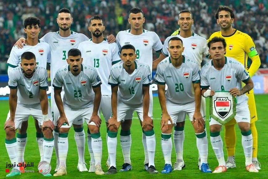 المنتخب العراقي يعلن قائمته لمعسكر إسبانيا استعداداً لكأس العالم 2026 أعلن الجهاز الفني للمنتخب الوطني العراقي قائمة اللاعبين المشاركين في المعسكر التدريبي المقرر إقامته في إسبانيا، ضمن التحضيرات النهائية لخوض نهائيات كأس العالم 2026، في إطار خطة تهدف لرفع الجاهزية الفنية والبدنية. وأكد المدرب غراهام أرنولد أن المشاركة في المونديال تمثل تجربة تاريخية للاعبين، مشيراً إلى أهمية الاستعداد لمواجهة منتخبات عالمية كبرى بثقة وروح قتالية. من جانبه، شدد اللاعب أيمن حسين على أن التأهل للمونديال إنجاز كبير، مؤكداً أن الروح الجماعية والدعم الجماهيري سيكونان مفتاح الأداء القوي في البطولة. ويأتي معسكر إسبانيا ضمن برنامج إعداد مكثف يهدف إلى تجهيز المنتخب بأفضل صورة قبل انطلاق كأس العالم 2026.